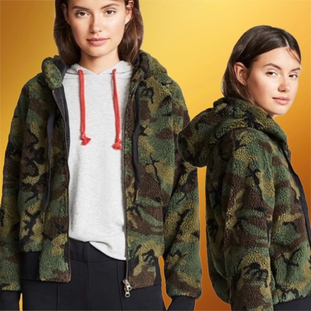 pam & gela • faux sherpa zip hoodie in army camo l